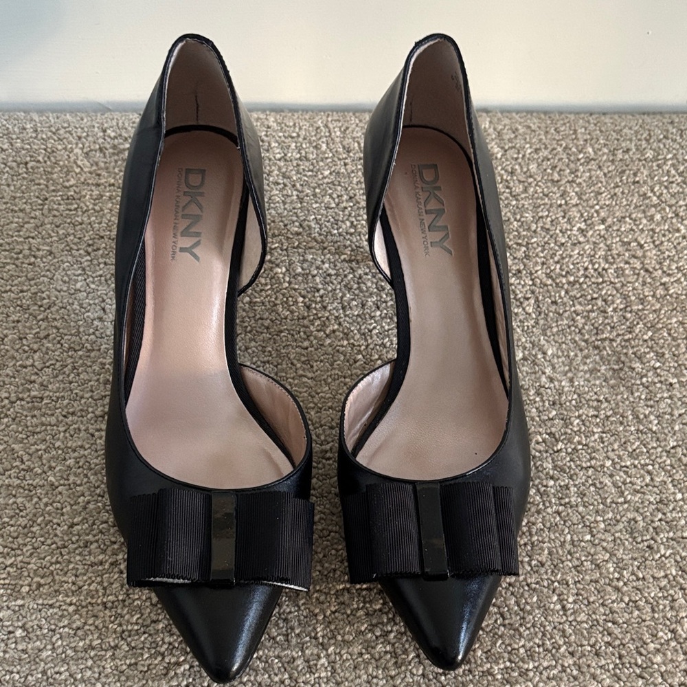 Donna Karan New York Black Leather Bow Heels Sz 9.5.